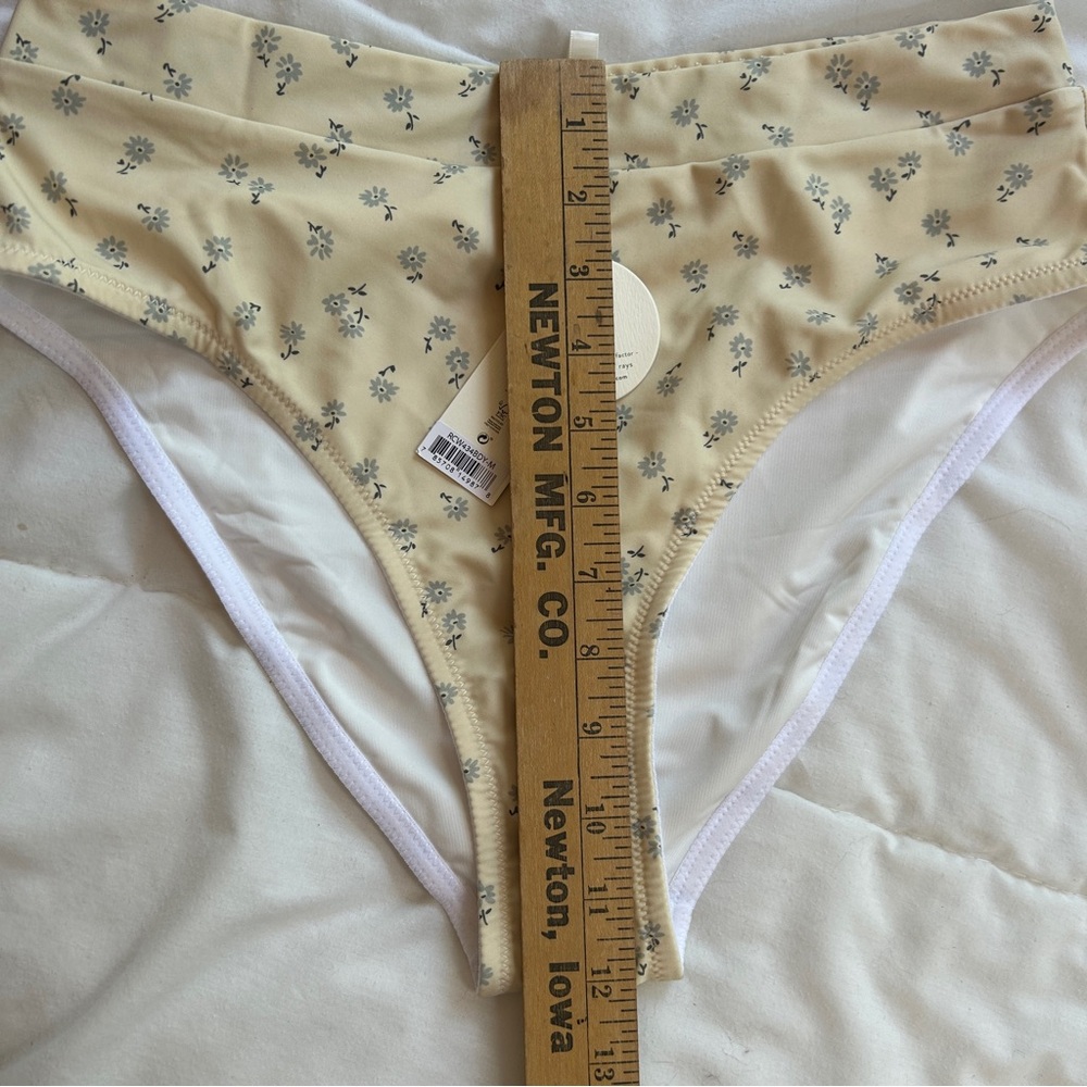 Rylee + Cru Banded High Cut Bikini Bottoms NWT size Medium SOLD OUT - Picture 6 of 7
